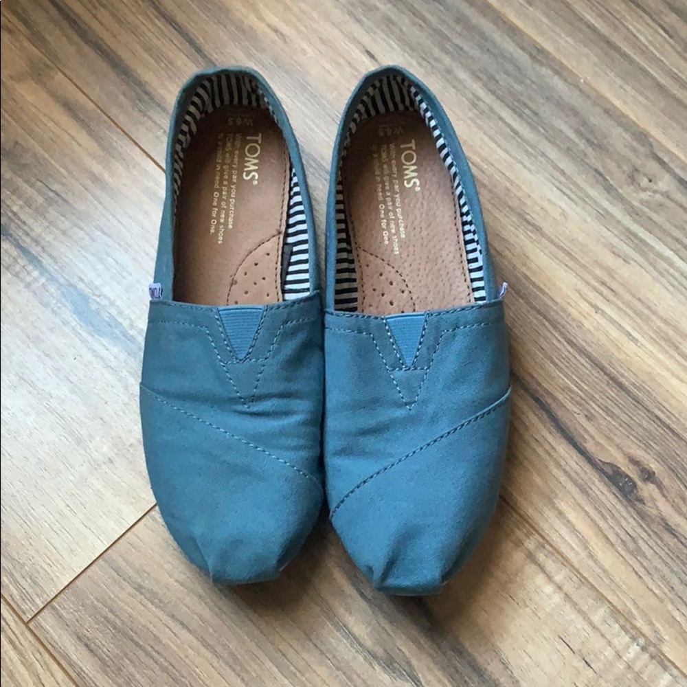 Light blue women’s Toms